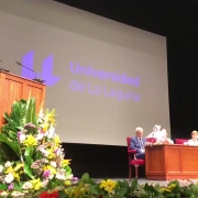 La presidenta del @LogopedasCOLC , Susana Nieto, ha pronunciado su discurso en el acto de #graduación de #Logopedia @ULL