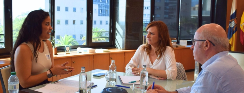 Reunión de la presidenta del COLC con la consejera de Justicia del Gobierno de Canarias en octubre 2025